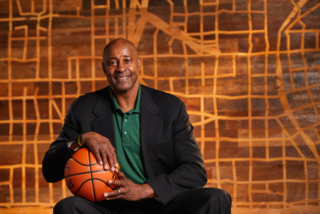 Razorback Legend Moncrief To Be Keynote Speaker At Academic Signing Day